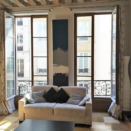 Apartment Louvre Palais Royal Paris