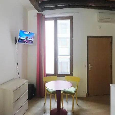 Apartment Louvre Palais Royal Paris